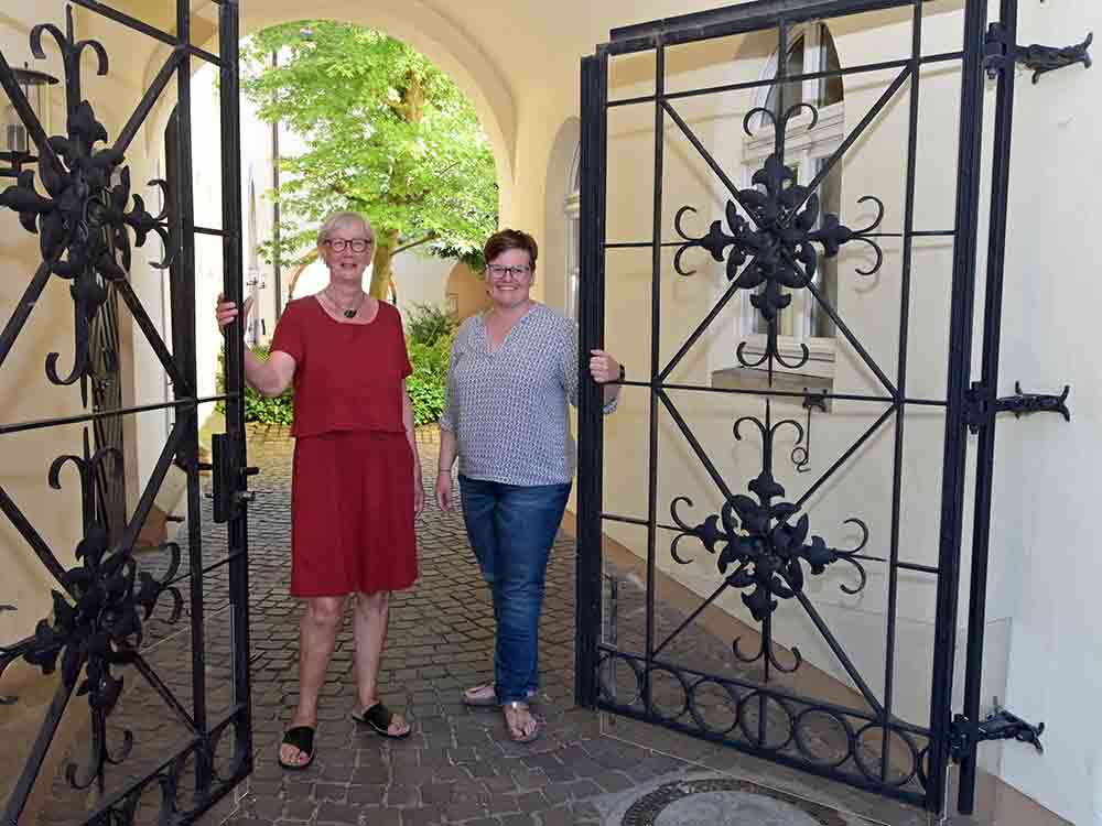 Offene Bühne im Klostergarten Wiedenbrück, Menschen mit besonderen Fähigkeiten präsentieren sich, 19. August 2022 Offene Bühne im Klostergarten Wiedenbrück, Menschen mit besonderen Fähigkeiten präsentieren sich, 19. August 2022