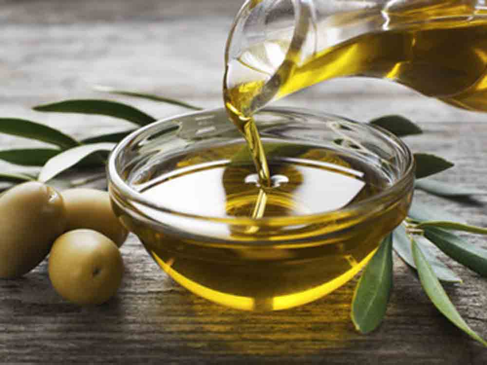Olivenöle aus Spanien: Wie man Olivenöl für mediterranes Flair in der Sommerküche verwendet, Hänchen im Schmortopf Olivenöle aus Spanien: Wie man Olivenöl für mediterranes Flair in der Sommerküche verwendet, Hänchen im Schmortopf