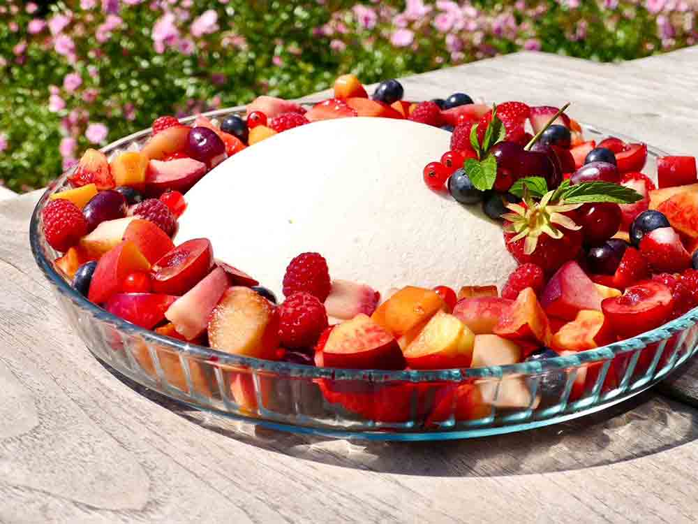 Rezepte für Gütersloh, Sommerliches Joghurtdessert von Marktmeisterin Elke Sudbrock, Rietberg Rezepte für Gütersloh, Sommerliches Joghurtdessert von Marktmeisterin Elke Sudbrock, Rietberg