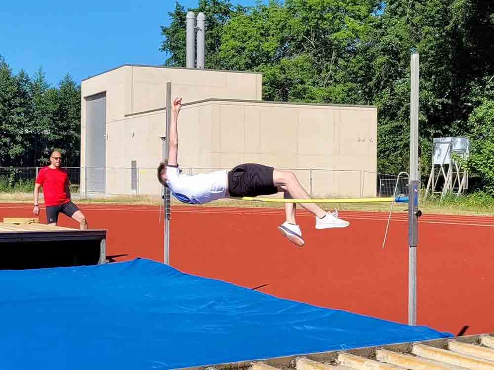 Rietberg, Sportabzeichentag trotz warmen Wetters gut besucht, Stadtsportverband lud zum geselligen Beisammensein Rietberg, Sportabzeichentag trotz warmen Wetters gut besucht, Stadtsportverband lud zum geselligen Beisammensein