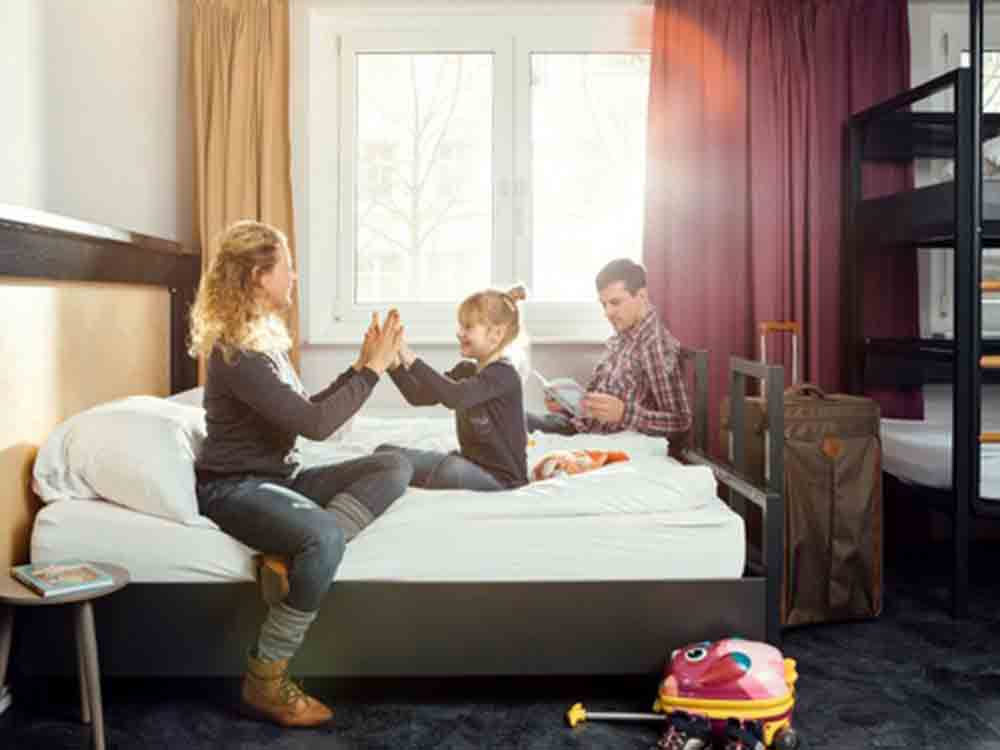 Ausgezeichnet, A & O gehört zu den »Besten für Familien«, Studie von Service Value zusammen mit Bild am Sonntag Ausgezeichnet, A & O gehört zu den »Besten für Familien«, Studie von Service Value zusammen mit Bild am Sonntag