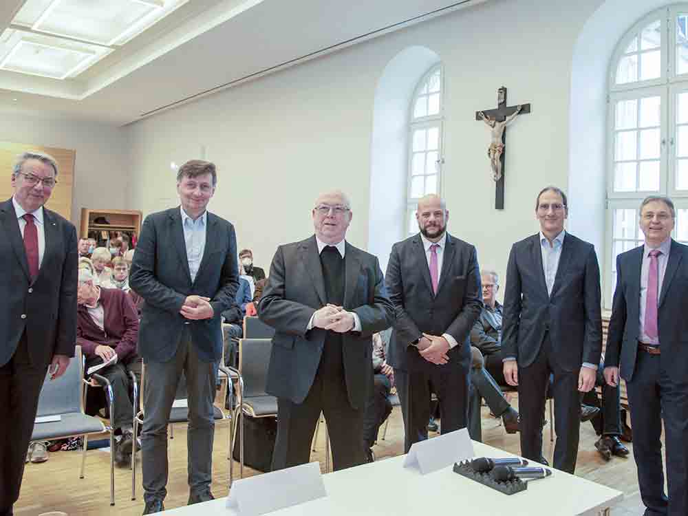 Vom Einfluss der Religionen auf den Umgang mit Leid, Dokumentation zum Ärztetag 2021 erschienen und kostenlos beim Erzbistum Paderborn zu erhalten Vom Einfluss der Religionen auf den Umgang mit Leid, Dokumentation zum Ärztetag 2021 erschienen und kostenlos beim Erzbistum Paderborn zu erhalten