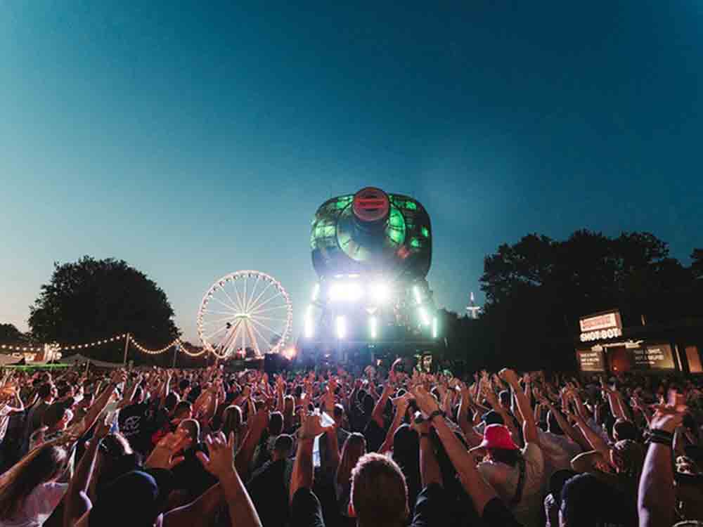 Für die Größten nur das Größte, Jägermeister feiert Fans auf dem Parookaville Festival und startet eine gigantische Mischen Possible