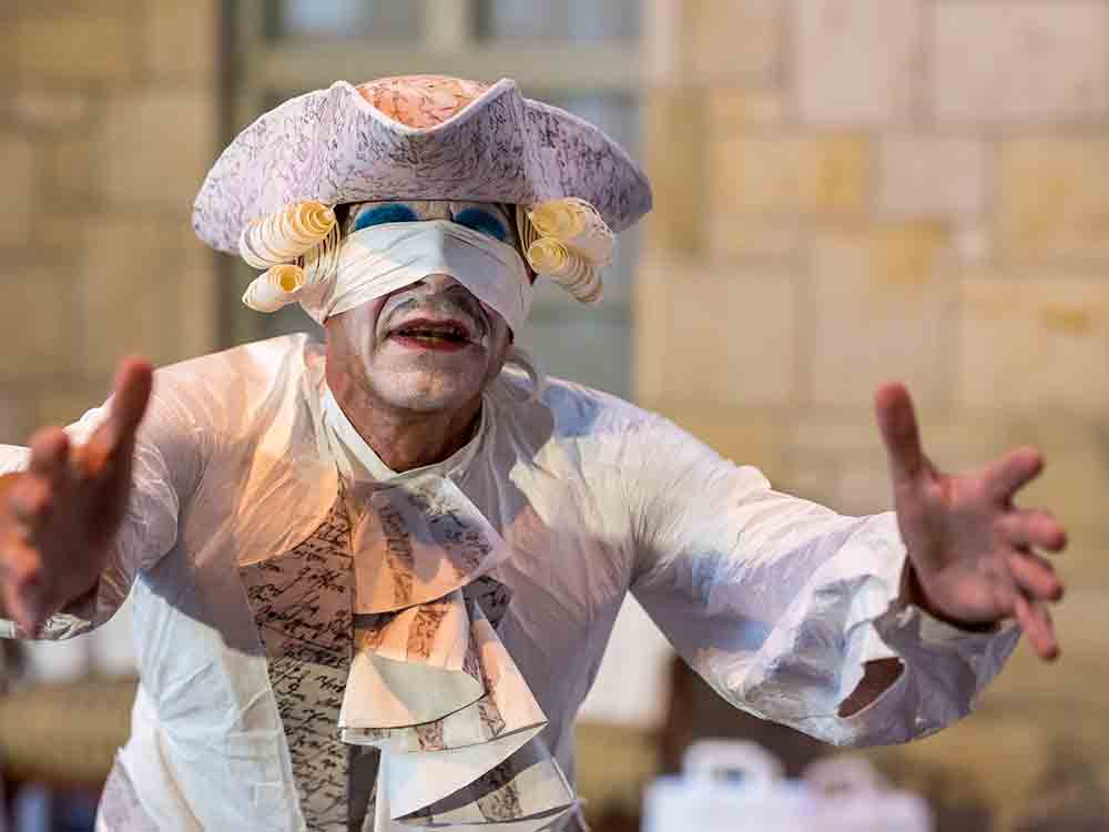 Poetische Theaterperformance im Museum Schloss Fürstenberg zum 275 jährigen Jubiläum der Porzellanmanufaktur Poetische Theaterperformance im Museum Schloss Fürstenberg zum 275 jährigen Jubiläum der Porzellanmanufaktur