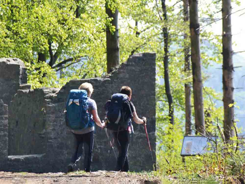 LWL, Archäologisches Wandern, neuer Wanderführer zur Archäologie in Ostwestfalen Lippe erschienen LWL, Archäologisches Wandern, neuer Wanderführer zur Archäologie in Ostwestfalen Lippe erschienen