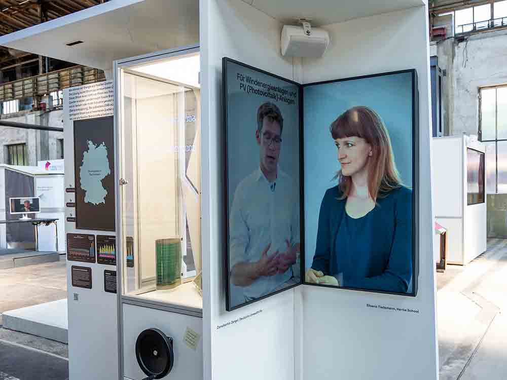Platz nehmen auf der Wissenschaftsbank in der Fußgängerzone, Veranstaltungsprogramm zur Ausstellung Power 2 Change, Mission Energiewende