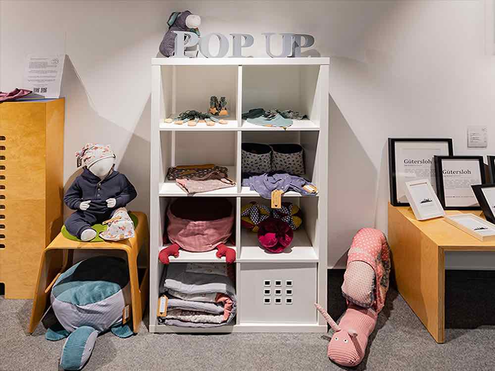 Gütersloh, Pop up Regal im Servicecenter, Nähstübchen Frau W. mit individuellen Baby und Kinderartikeln von Carina Wiethoff