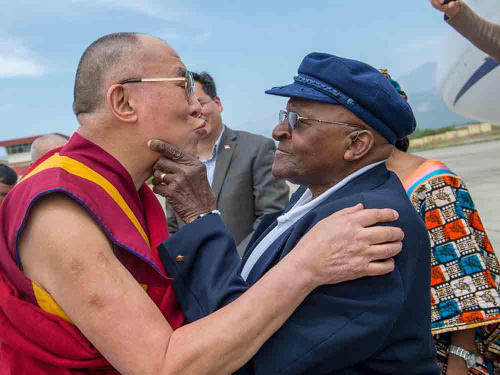 Gütersloh, Kino, Mission Joy, Zuversicht und Freude in bewegten Zeiten mit dem Dalai Lama und Desmond Tutu, Bambikino, 23. September 2022 Gütersloh, Kino, Mission Joy, Zuversicht und Freude in bewegten Zeiten mit dem Dalai Lama und Desmond Tutu, Bambikino, 23. September 2022