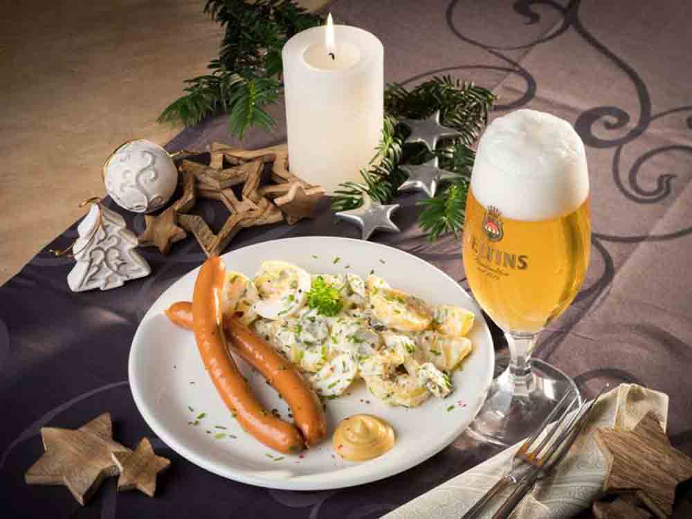 Wenn Tradition Genuss beweist, Kartoffelsalat mit Würstchen und Geflügel bleiben Lieblingsessen an Heiligabend Wenn Tradition Genuss beweist, Kartoffelsalat mit Würstchen und Geflügel bleiben Lieblingsessen an Heiligabend