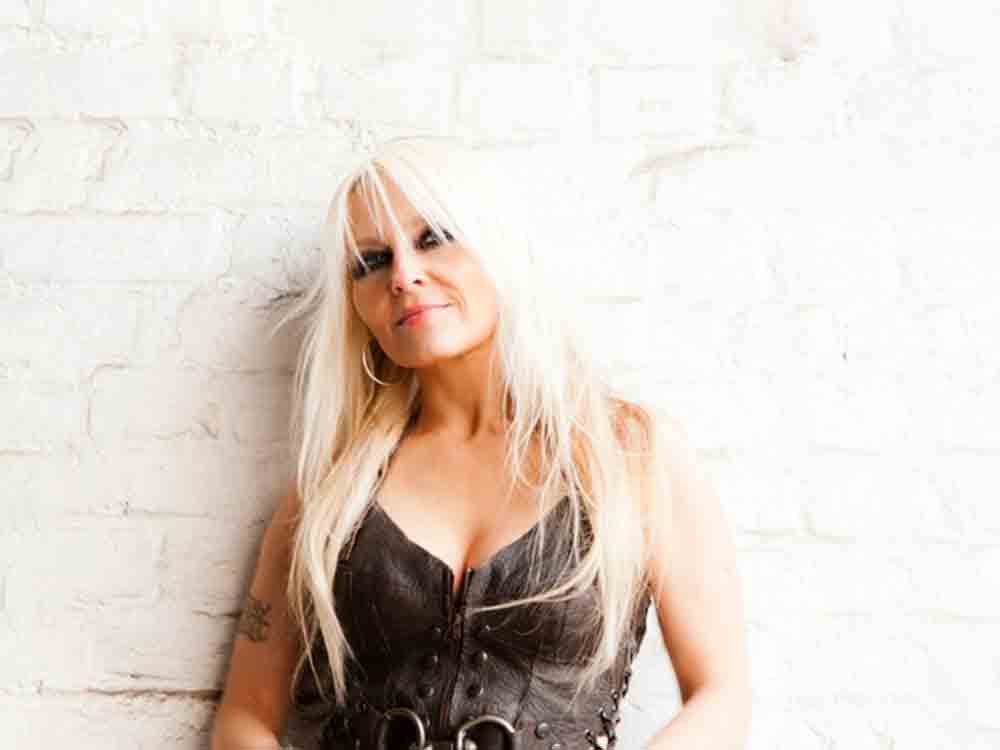 Doro wird offizieller Sponsor der europäischen Herbsttournee von Doro Pesch, gemeinsames Bekenntnis zur enormen Bedeutung persönlicher Bindungen Doro wird offizieller Sponsor der europäischen Herbsttournee von Doro Pesch, gemeinsames Bekenntnis zur enormen Bedeutung persönlicher Bindungen