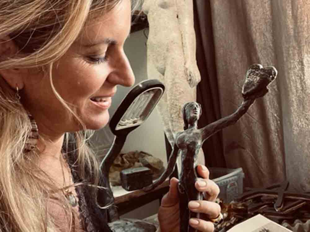 Von München nach Hannover, Schauspielerin und Designerin Thamara Barth präsentiert ihre Kunst, Galerie Kunstladen, 21. Oktober bis 18. November 2022 Von München nach Hannover, Schauspielerin und Designerin Thamara Barth präsentiert ihre Kunst, Galerie Kunstladen, 21. Oktober bis 18. November 2022