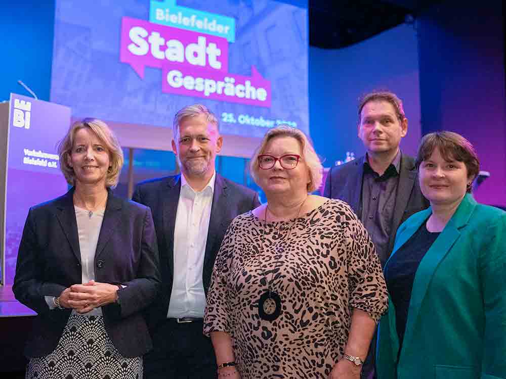Bielefeld, Bielefelder Stadtgespräche, Ideen für unsere Plätze,Premiere für eine neue Veranstaltungsreihe des Verkehrsvereins Bielefeld im Theater am Alten Markt Bielefeld, Bielefelder Stadtgespräche, Ideen für unsere Plätze,Premiere für eine neue Veranstaltungsreihe des Verkehrsvereins Bielefeld im Theater am Alten Markt