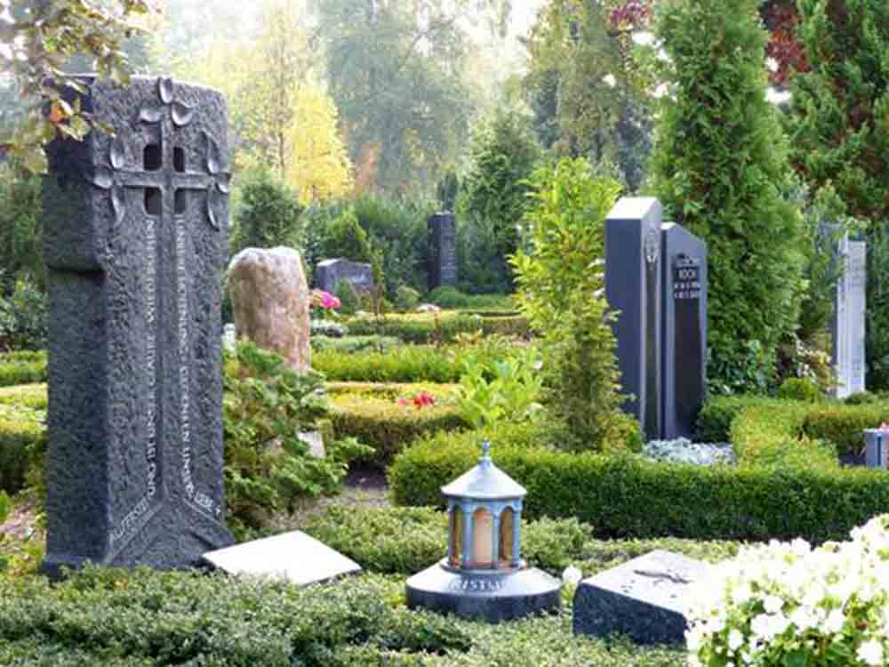 Herzebrock Clarholz, kostenlose Führung über den kommunalen Friedhof in Herzebrock, Geschichte, Besonderheiten und Bestattungskultur, 6. November 2022 Herzebrock Clarholz, kostenlose Führung über den kommunalen Friedhof in Herzebrock, Geschichte, Besonderheiten und Bestattungskultur, 6. November 2022
