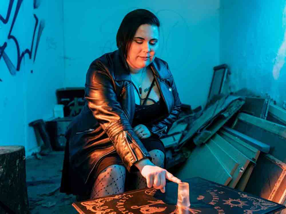 Mit Kriminalpsychologin Lydia Benecke, MDR Webserie Spuk, Leben mit dem Unheimlichen in der ARD Mediathek Mit Kriminalpsychologin Lydia Benecke, MDR Webserie Spuk, Leben mit dem Unheimlichen in der ARD Mediathek