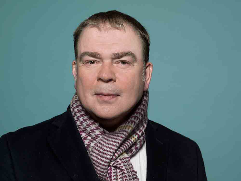 Gütersloh, Lesung mit Witz und Verstand, Poetische Eleganz in der Weberei, Max Goldt zurück in Gütersloh, 15. November 2022 Gütersloh, Lesung mit Witz und Verstand, Poetische Eleganz in der Weberei, Max Goldt zurück in Gütersloh, 15. November 2022