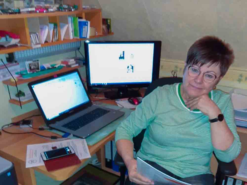 Wie fühlt sich ein Leben mit Dystonie an? Iris Geißler gibt mit ihrem Buch als erfahrene Betroffene persönliche Einblicke Wie fühlt sich ein Leben mit Dystonie an? Iris Geißler gibt mit ihrem Buch als erfahrene Betroffene persönliche Einblicke