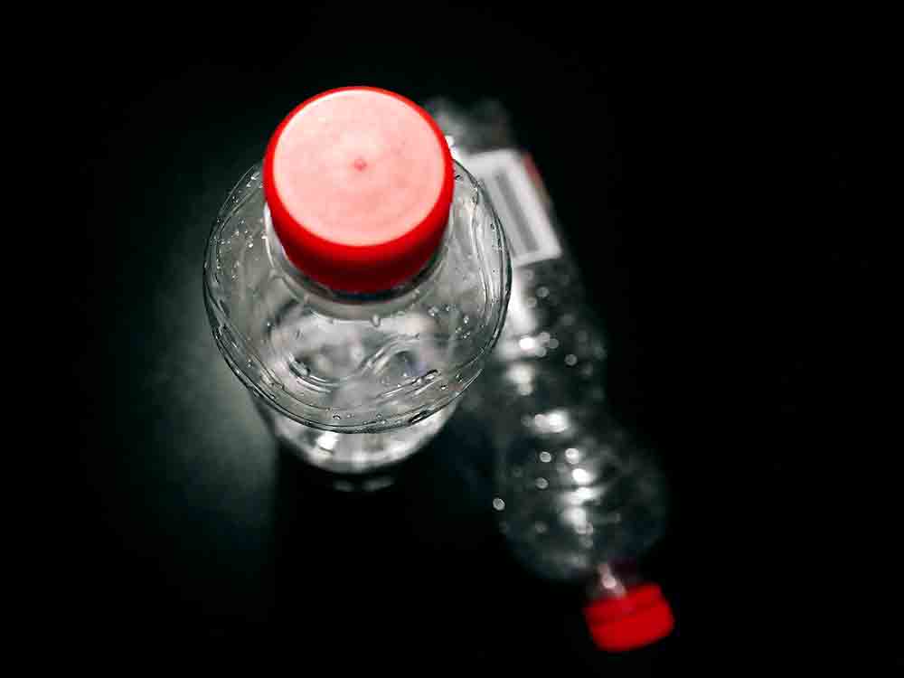 Plastikverschmutzung hat künftig ihren Preis, Bundeskabinett beschließt Gesetz zum Aufbau eines Einwegkunststofffonds Plastikverschmutzung hat künftig ihren Preis, Bundeskabinett beschließt Gesetz zum Aufbau eines Einwegkunststofffonds