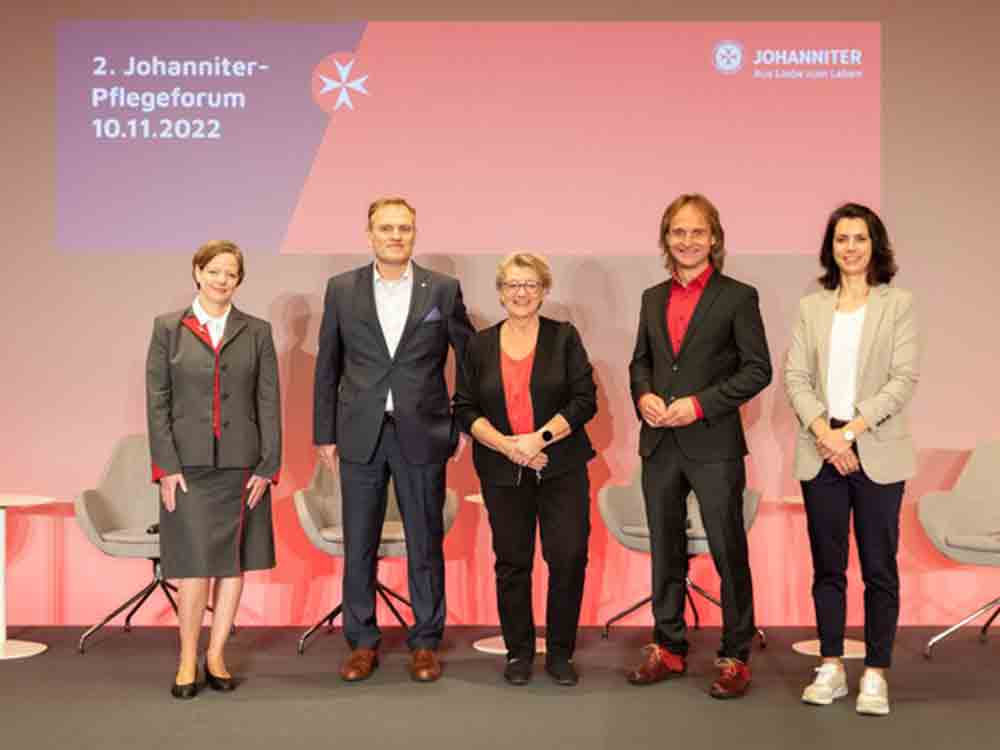 Politik trifft auf Pflegepraxis, 2. Johanniter Pflegeforum in Berlin, Pflegeexpertin der Politik diskutiert mit Experten aus der Pflegepraxis Politik trifft auf Pflegepraxis, 2. Johanniter Pflegeforum in Berlin, Pflegeexpertin der Politik diskutiert mit Experten aus der Pflegepraxis