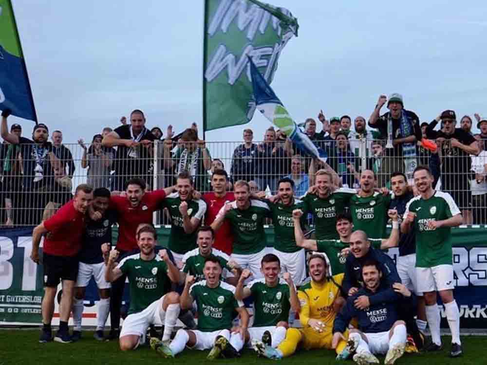 Fußball Gütersloh, FCG Fanbus fährt zum Nachholspiel beim TUS Erndtebrück, 19. November 2022 Fußball Gütersloh, FCG Fanbus fährt zum Nachholspiel beim TUS Erndtebrück, 19. November 2022