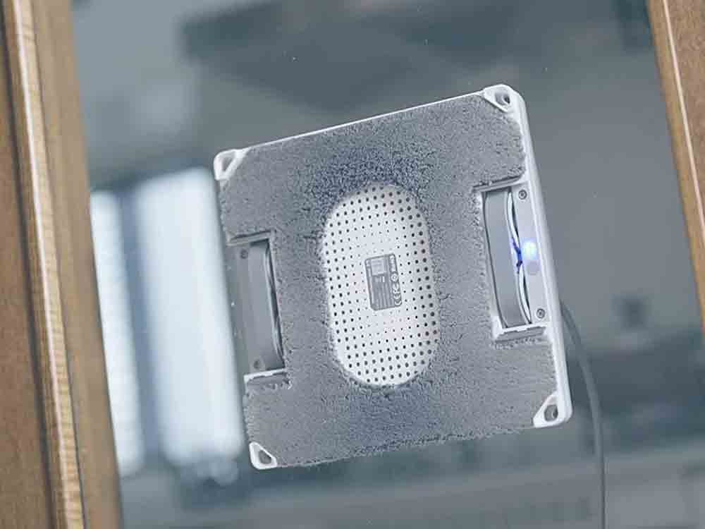 Neuheit vorgestellt, Hutt W8 Fensterputzroboter mit Wal Sprühtechnologie: schnelleres Fensterputzen in nur wenigen Minuten Neuheit vorgestellt, Hutt W8 Fensterputzroboter mit Wal Sprühtechnologie: schnelleres Fensterputzen in nur wenigen Minuten