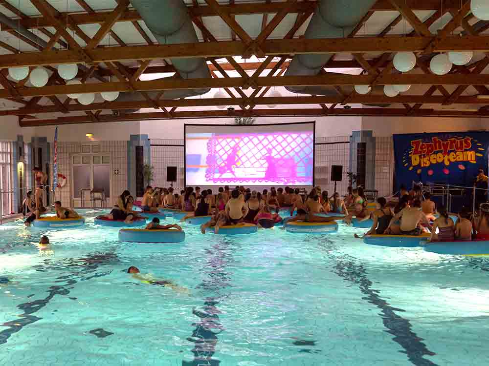 Herten, Kino Poolparty am 26. November 2022, Film und Spielspaß im Sportbad Copa Ca Backum Herten, Kino Poolparty am 26. November 2022, Film und Spielspaß im Sportbad Copa Ca Backum