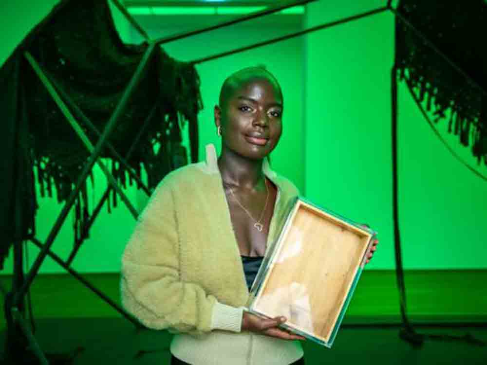 Eröffnung der Video Installation »I Build My Skin With Rocks« von Sandra Mujinga im Hamburger Bahnhof, Nationalgalerie der Gegenwart Eröffnung der Video Installation »I Build My Skin With Rocks« von Sandra Mujinga im Hamburger Bahnhof, Nationalgalerie der Gegenwart