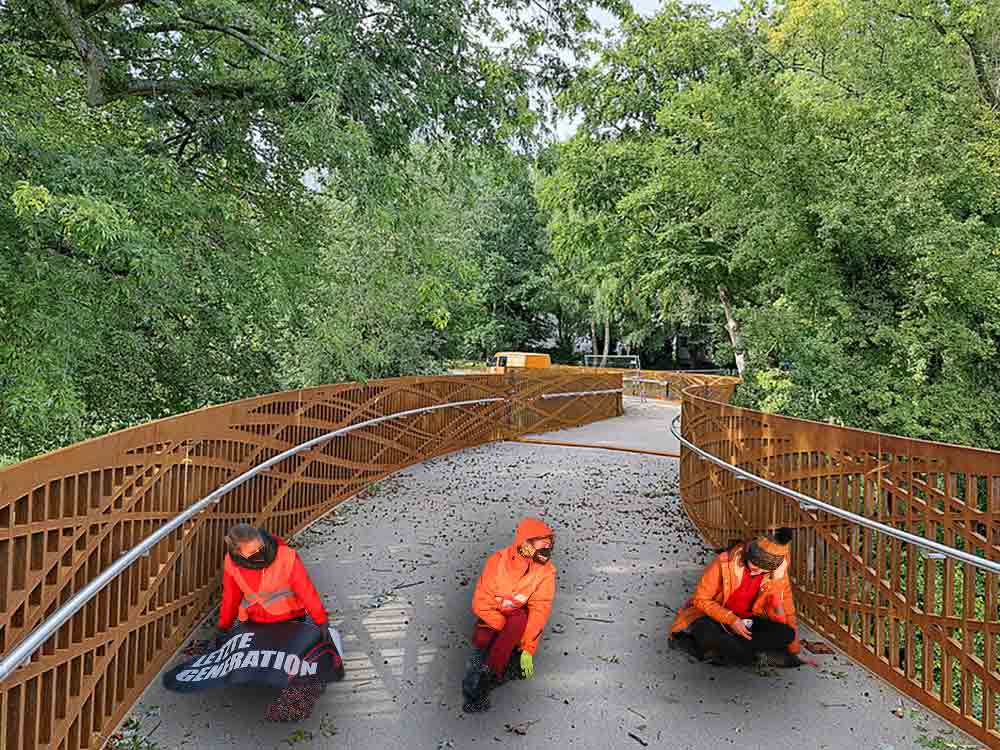 Gütersloh, auch das noch, Klimachaoten kleben sich auf neuer B 61 Brücke fest (in Gütersloh heißen sie »Klimapömpel« beziehungsweise »Klimapinöckel«) Gütersloh, auch das noch, Klimachaoten kleben sich auf neuer B 61 Brücke fest (in Gütersloh heißen sie »Klimapömpel« beziehungsweise »Klimapinöckel«)