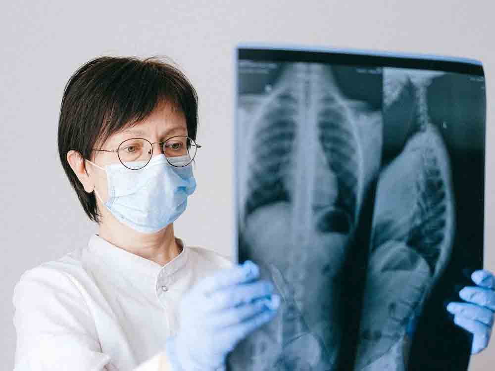 Lebenserwartung steigt auf 57 Jahre, Berichtsband 2021 aus dem Deutschen Mukoviszidose Register veröffentlicht Lebenserwartung steigt auf 57 Jahre, Berichtsband 2021 aus dem Deutschen Mukoviszidose Register veröffentlicht
