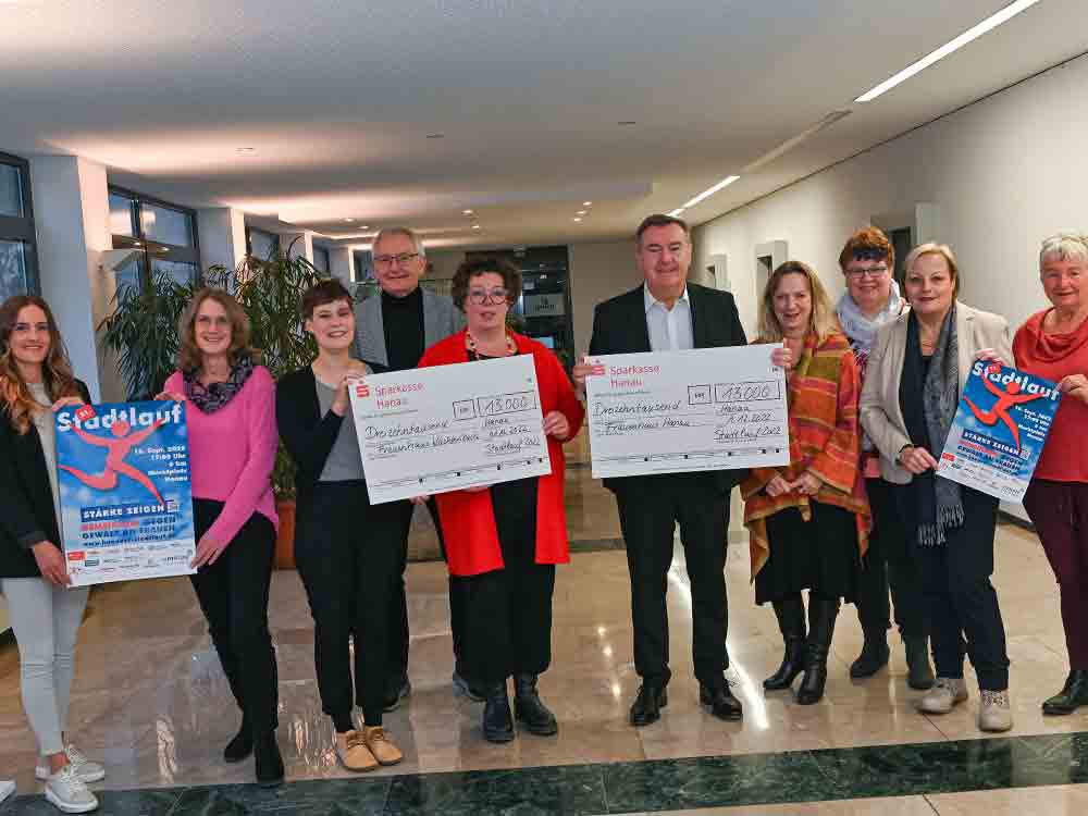 Hanau, Stadtlauf 2022, ein gelungener Neustart, 26.000 Euro Benefizerlös geht an die Frauenhäuser der Region Hanau, Stadtlauf 2022, ein gelungener Neustart, 26.000 Euro Benefizerlös geht an die Frauenhäuser der Region