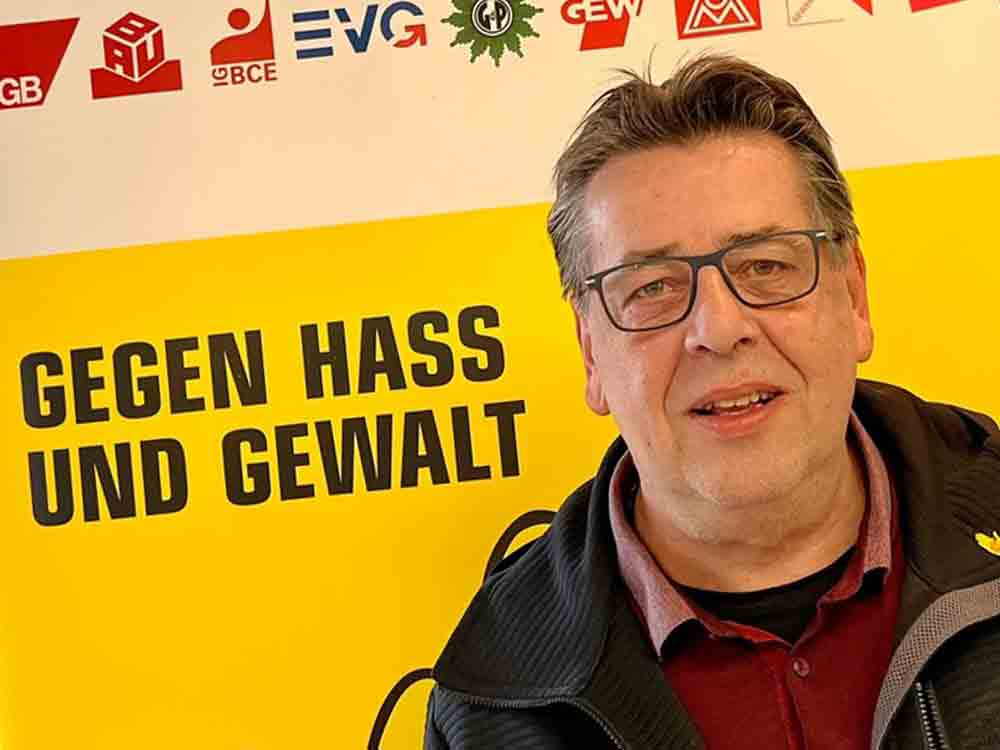 Kumpelverein Gelbe Hand: Dietmar Schäfers von der IG BAU als Vorsitzender bestätigt, digitale Gewalt als Inhalts Fokus Kumpelverein Gelbe Hand: Dietmar Schäfers von der IG BAU als Vorsitzender bestätigt, digitale Gewalt als Inhalts Fokus