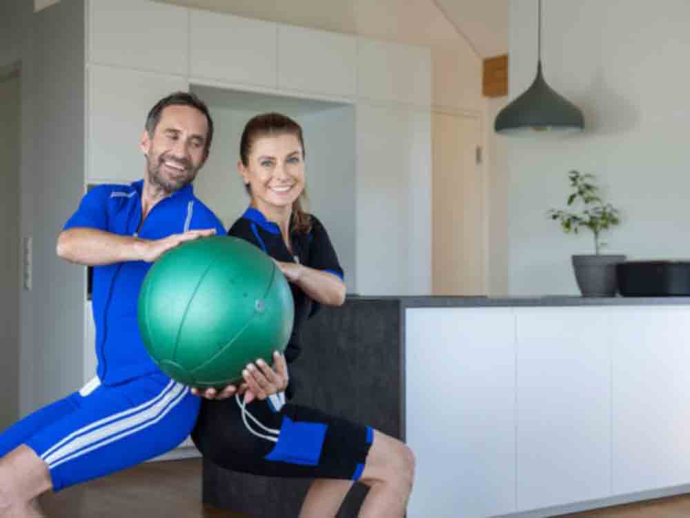 Eine neue, freie und flexible Art des EMS Trainings ist nun mit einem speziellen, besonders leichten Trainingsanzug auch zu Hause möglich