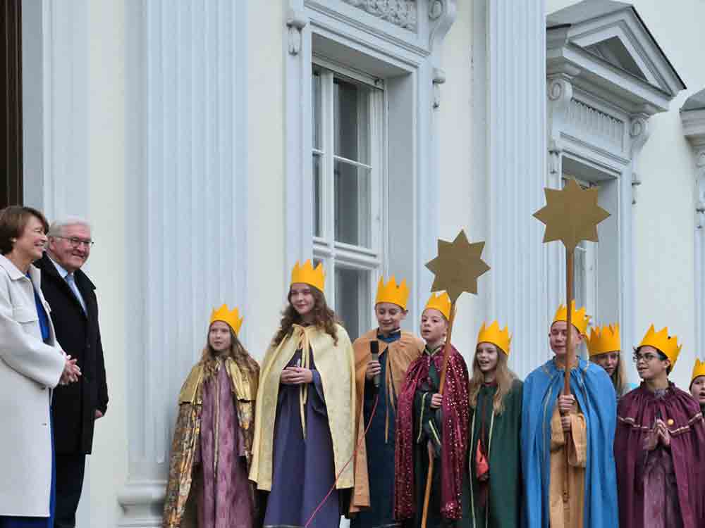»Eure Botschaft an die Erwachsenen ist wichtiger denn je«, Bundespräsident Frank Walter Steinmeier empfängt Sternsinger aus dem Bistum Regensburg »Eure Botschaft an die Erwachsenen ist wichtiger denn je«, Bundespräsident Frank Walter Steinmeier empfängt Sternsinger aus dem Bistum Regensburg