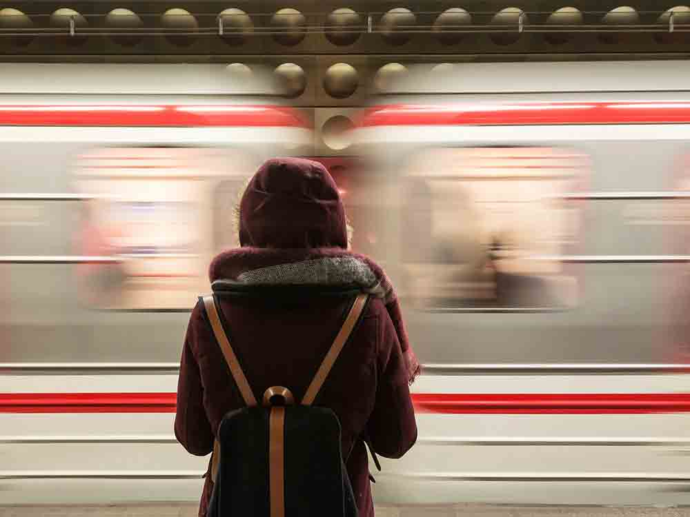 Starke Fahrgastrechte für zuverlässigeres Bahnfahren, VZBV fodert Nachbesserung bei nationaler Umsetzung der EU Bahngastrechte Verordnung