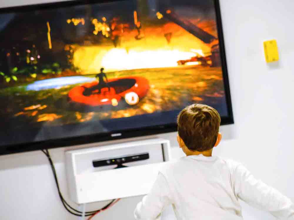 Daten zu TV Konsum: Kinder sehen laut Foodwatch etwa die Hälfte der Werbung für ungesunde Lebensmittel im Fernsehen Daten zu TV Konsum: Kinder sehen laut Foodwatch etwa die Hälfte der Werbung für ungesunde Lebensmittel im Fernsehen