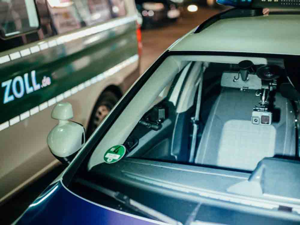 Hauptzollamt Bielefeld, Drogenfahrt beendet, Bielefelder Zoll stoppt Autofahrer auf der A 30 bei Bad Oeynhausen, Zollhund Basko im Einsatz Hauptzollamt Bielefeld, Drogenfahrt beendet, Bielefelder Zoll stoppt Autofahrer auf der A 30 bei Bad Oeynhausen, Zollhund Basko im Einsatz