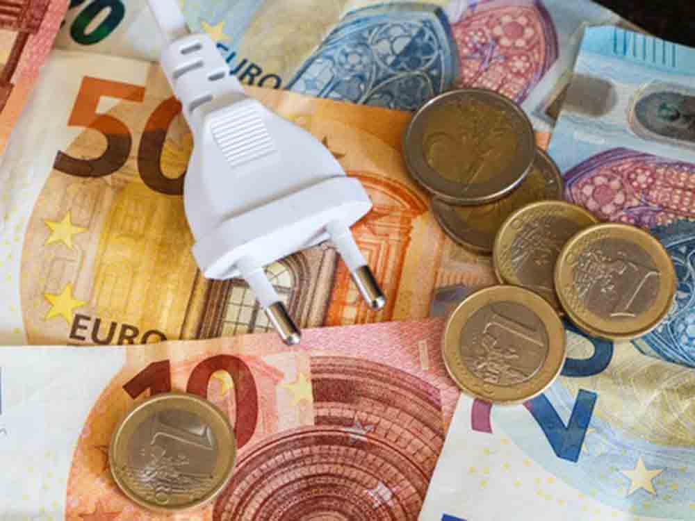 Entspannung auf dem Energiemarkt? 3 Fragen an Energiemarktexpertin Christina Wallraf von der Verbraucherzentrale NRW Entspannung auf dem Energiemarkt? 3 Fragen an Energiemarktexpertin Christina Wallraf von der Verbraucherzentrale NRW