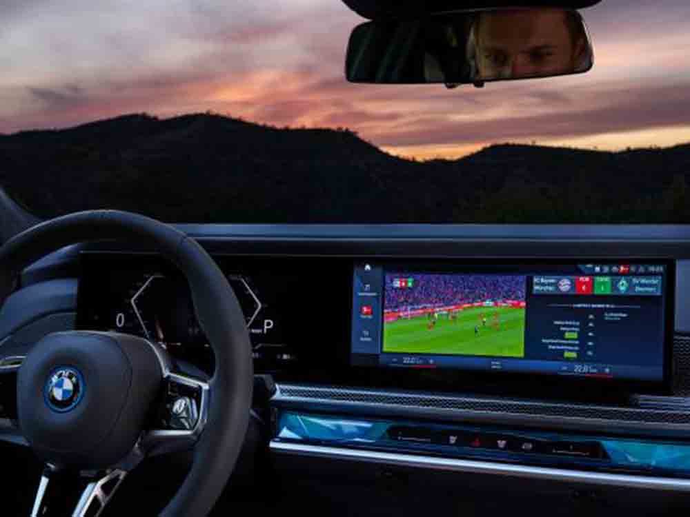 Stadion Feeling im BMW 7er: BMW testet als erster Automobilhersteller in internationaler Pilotanwendung Inhalte der Fußball Bundesliga im Fahrzeug Stadion Feeling im BMW 7er: BMW testet als erster Automobilhersteller in internationaler Pilotanwendung Inhalte der Fußball Bundesliga im Fahrzeug