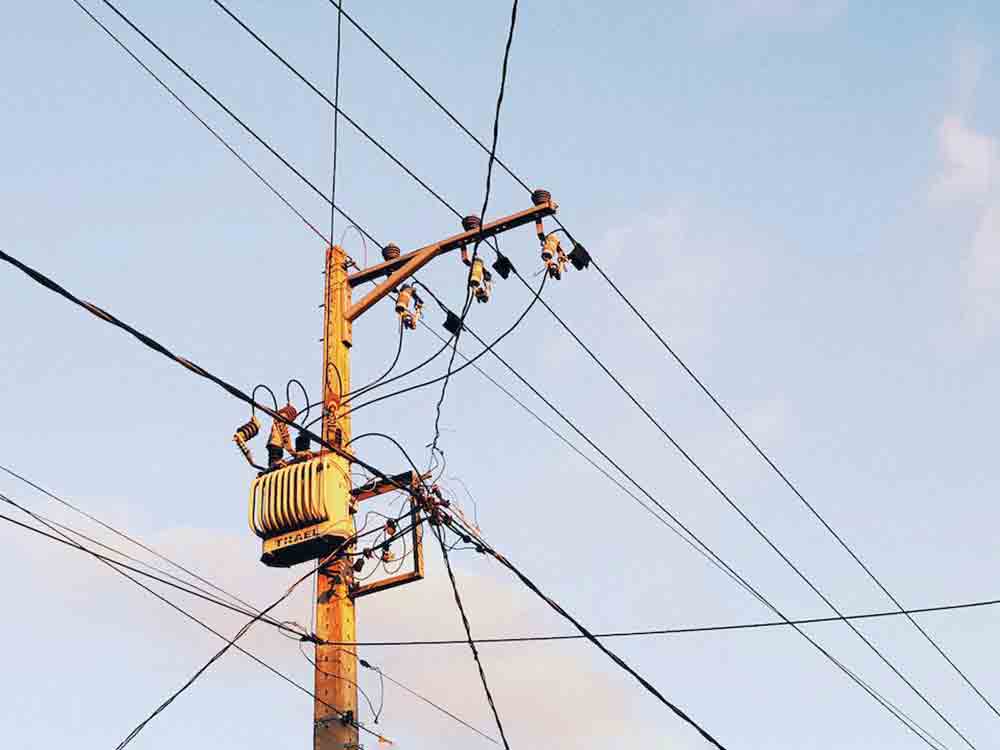 Künstliche Intelligenz für das Stromnetz der Zukunft, Fraunhofer Institut für Energiewirtschaft und Energiesystemtechnik IEE Künstliche Intelligenz für das Stromnetz der Zukunft, Fraunhofer Institut für Energiewirtschaft und Energiesystemtechnik IEE