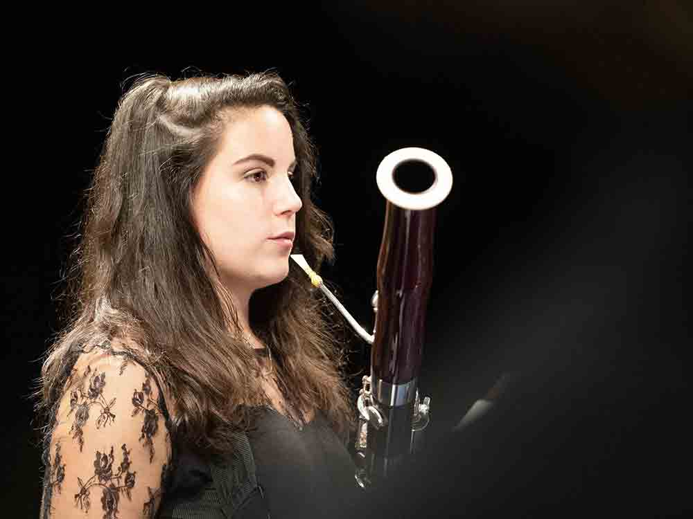 Bielefeld, junge Talente fördern: Ascensión María Fuentes Campos und Elias Fenchel sind für ein halbes Jahr Teil der Bielefelder Philharmoniker Bielefeld, junge Talente fördern: Ascensión María Fuentes Campos und Elias Fenchel sind für ein halbes Jahr Teil der Bielefelder Philharmoniker