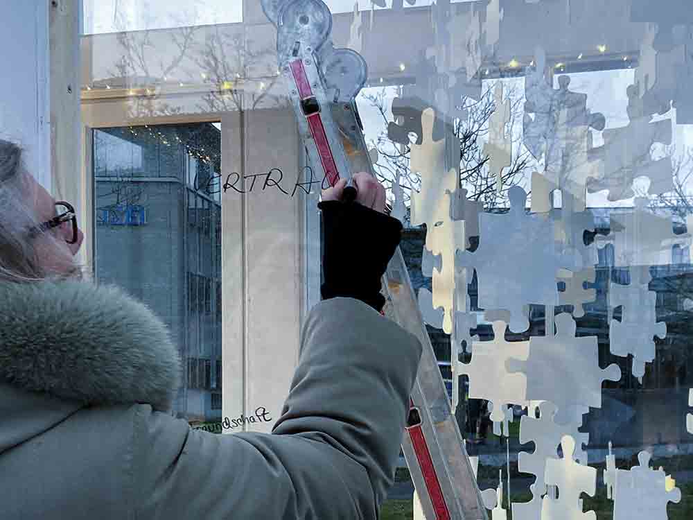 Gütersloh, Kunst im Pavillon vor dem Gütsler Kreishaus, Gaby Wieging aus Halle (Westfalen) stellt aus Gütersloh, Kunst im Pavillon vor dem Gütsler Kreishaus, Gaby Wieging aus Halle (Westfalen) stellt aus