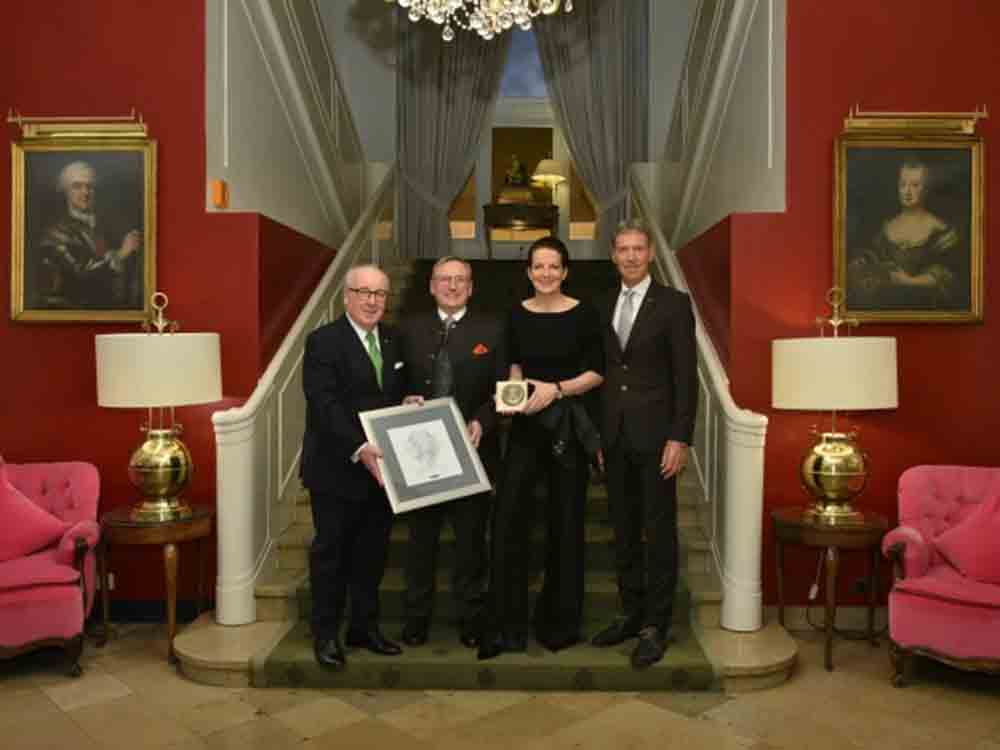 Der Europäische Hof Hotel Europa Heidelberg, 66. Brillat Savarin Plakette für Dr. Caroline von Kretschmann Der Europäische Hof Hotel Europa Heidelberg, 66. Brillat Savarin Plakette für Dr. Caroline von Kretschmann