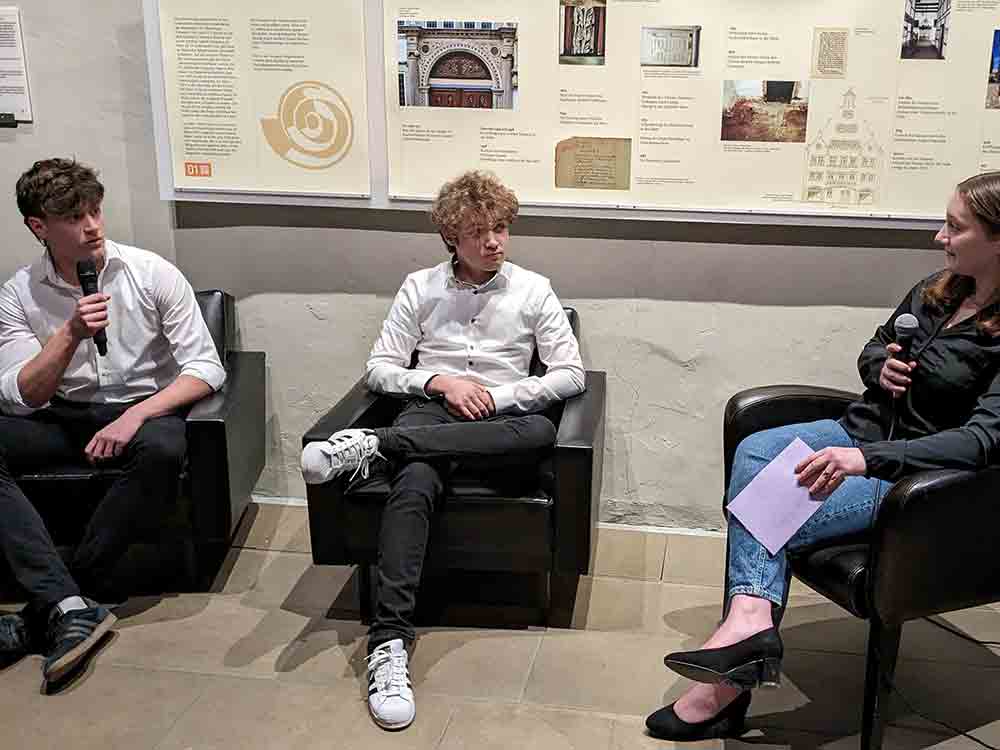 Lemgo, Literaturkurs des Marianne Weber Gymnasiums eröffnet Ausstellung über Schulnamensgeberin Marianne Weber Lemgo, Literaturkurs des Marianne Weber Gymnasiums eröffnet Ausstellung über Schulnamensgeberin Marianne Weber