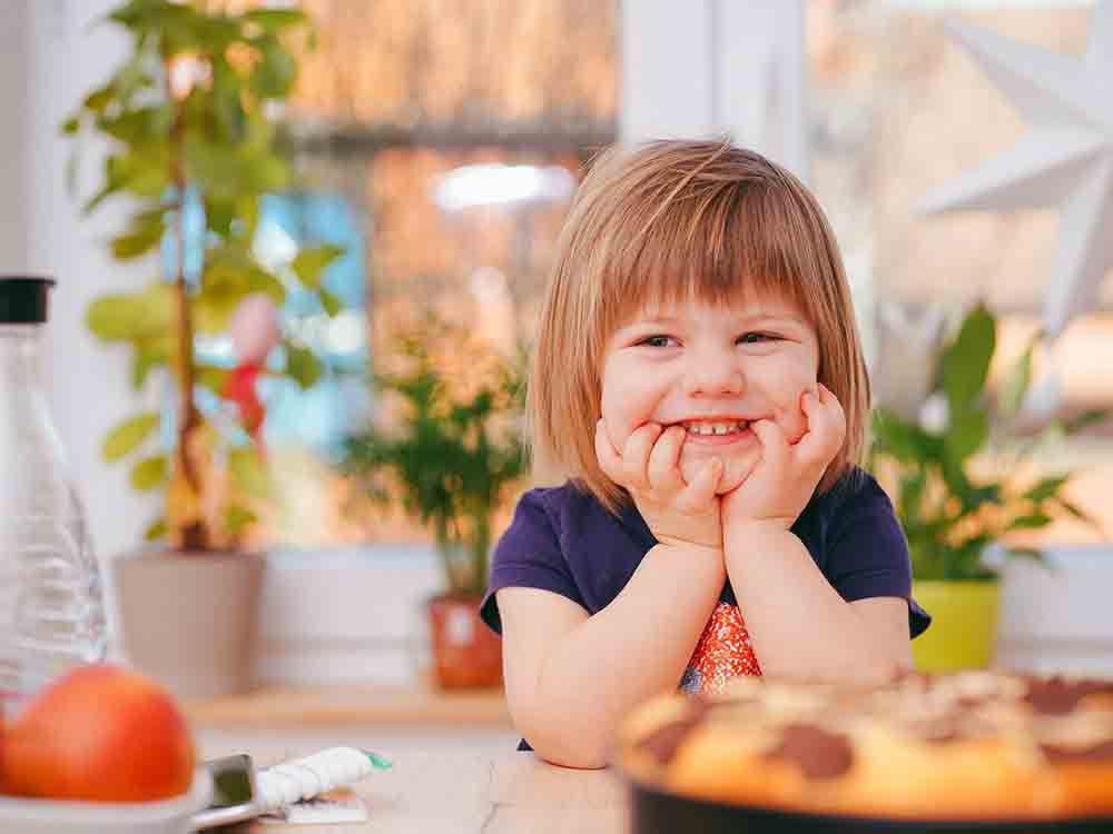 Kinderfotos im Netz, Klicks mit Folgen, warum Eltern sich genau überlegen sollten, ob und wie sie Aufnahmen ihrer Kinder in Chats teilen oder auf Social Media posten Kinderfotos im Netz, Klicks mit Folgen, warum Eltern sich genau überlegen sollten, ob und wie sie Aufnahmen ihrer Kinder in Chats teilen oder auf Social Media posten