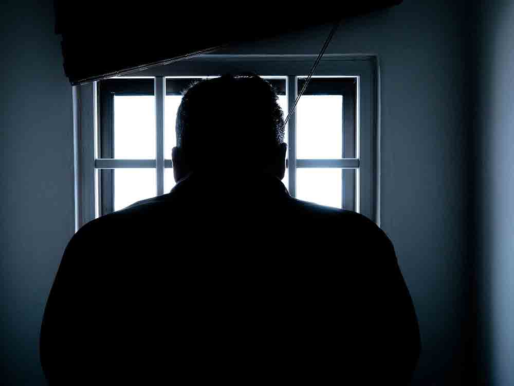 »Die Frage stellt sich, ob Gefängnisse nicht mehr Schaden anrichten, statt zu resozialisieren«, Sozialberater kritisiert die fehlende Weiterentwicklung und Humanisierung des Strafvollzugs »Die Frage stellt sich, ob Gefängnisse nicht mehr Schaden anrichten, statt zu resozialisieren«, Sozialberater kritisiert die fehlende Weiterentwicklung und Humanisierung des Strafvollzugs