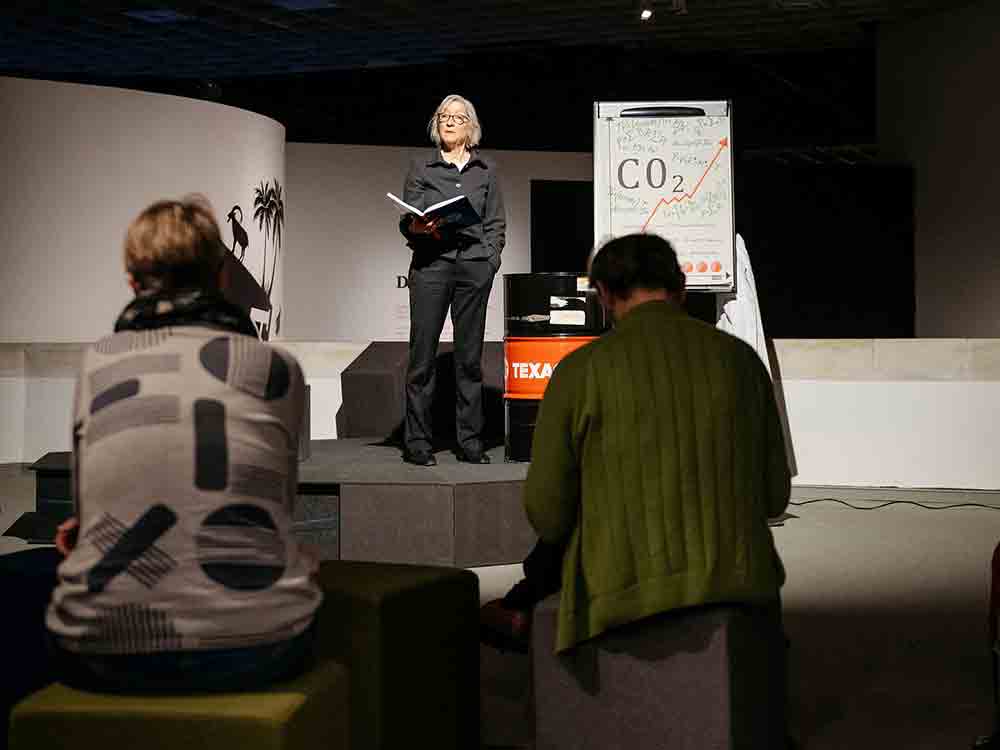 Zusatzveranstaltungen für »Gradwanderung«, mit Schauspielerin Beate Reker LWL Klima Ausstellung literarisch erkunden Zusatzveranstaltungen für »Gradwanderung«, mit Schauspielerin Beate Reker LWL Klima Ausstellung literarisch erkunden