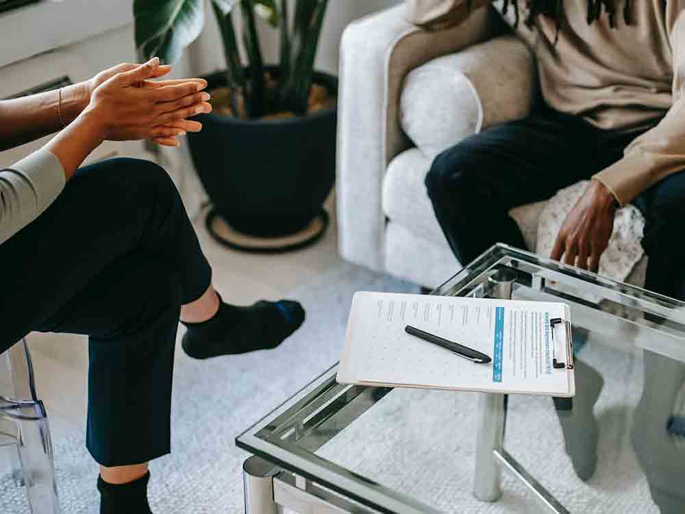 Als Reaktion auf lange Wartezeiten: Beratungsstelle fungiert als Überbrückung bis zum freien Termin, »Wir brauchen jedoch eine zeitnahe und umfassende Reform in der Psychotherapie Bedarfsplanung!« Als Reaktion auf lange Wartezeiten: Beratungsstelle fungiert als Überbrückung bis zum freien Termin, »Wir brauchen jedoch eine zeitnahe und umfassende Reform in der Psychotherapie Bedarfsplanung!«