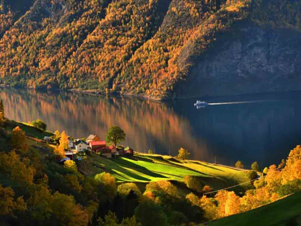 Karawane Reisen organisiert exklusive Fotoreise durch Norwegen, Fjord Fotografie zu Schiff Karawane Reisen organisiert exklusive Fotoreise durch Norwegen, Fjord Fotografie zu Schiff