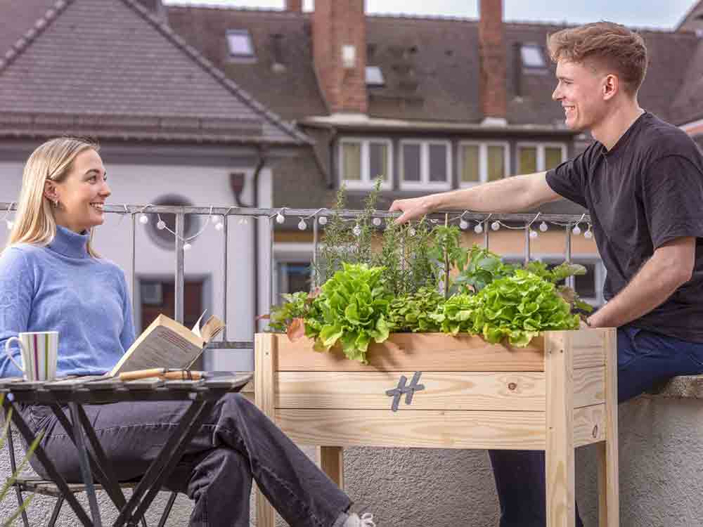 Urban Gardening: Vertrocknete Kräuter adé – junges Freiburger Gründerduo löst mit dem Urban Hochbeet alle Pflanzenprobleme Urban Gardening: Vertrocknete Kräuter adé – junges Freiburger Gründerduo löst mit dem Urban Hochbeet alle Pflanzenprobleme