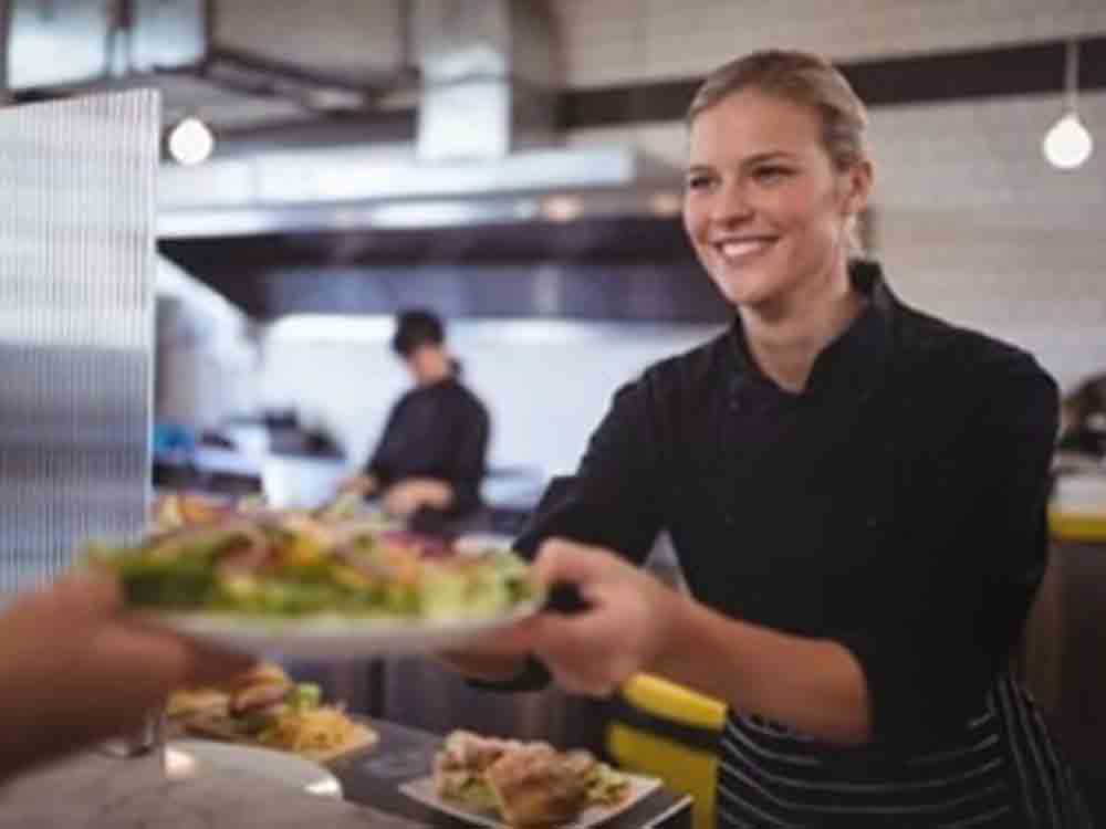 Die Currywurst verliert in Kantinen an Fans, pflanzenbasiert ist neuer Standard in der Gemeinschaftsverpflegung, die neue Nestlé Studie 2023 Die Currywurst verliert in Kantinen an Fans, pflanzenbasiert ist neuer Standard in der Gemeinschaftsverpflegung, die neue Nestlé Studie 2023