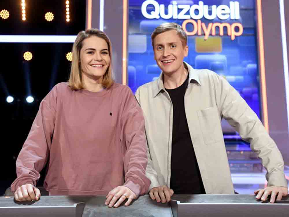 Podcast Promis gegen den Olymp: Till Reiners und Hazel Brugger bei Esther Sedlaczek, »Quizduell Olymp« am Freitag, 24. März 2023, 18.50 Uhr, im Ersten Podcast Promis gegen den Olymp: Till Reiners und Hazel Brugger bei Esther Sedlaczek, »Quizduell Olymp« am Freitag, 24. März 2023, 18.50 Uhr, im Ersten